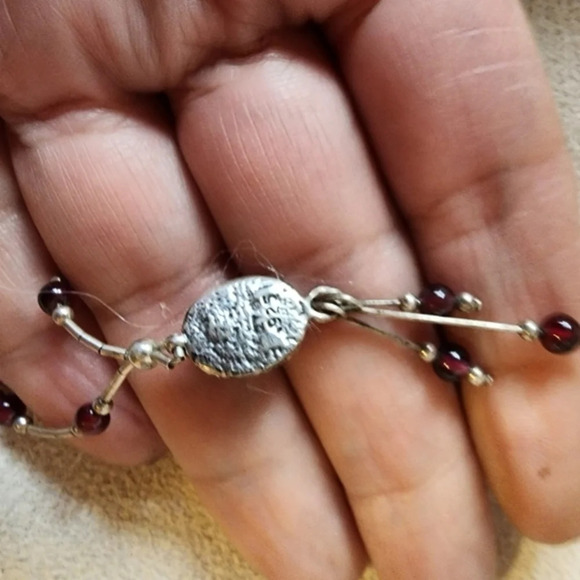 Vintage Sterling and Garnet  liquid silver  necklace - Picture 5 of 8